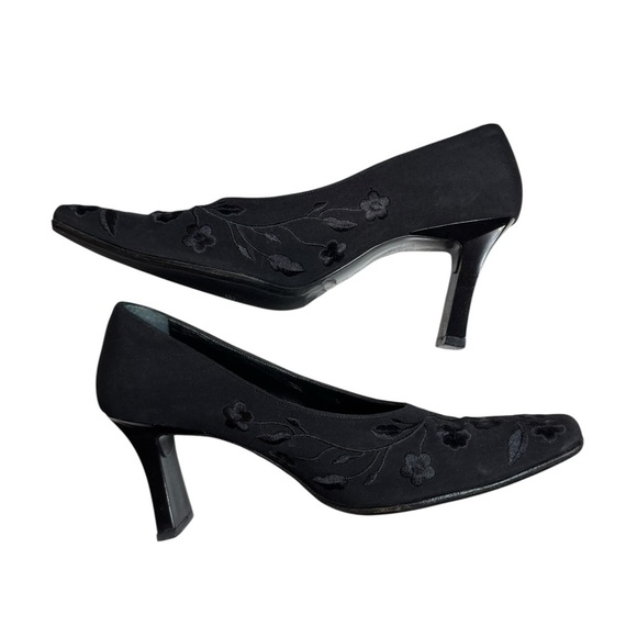 Versani Black Satin Floral Embroidered Heels Made in Italy 3” Heel Vintage Pumps - Picture 7 of 7
